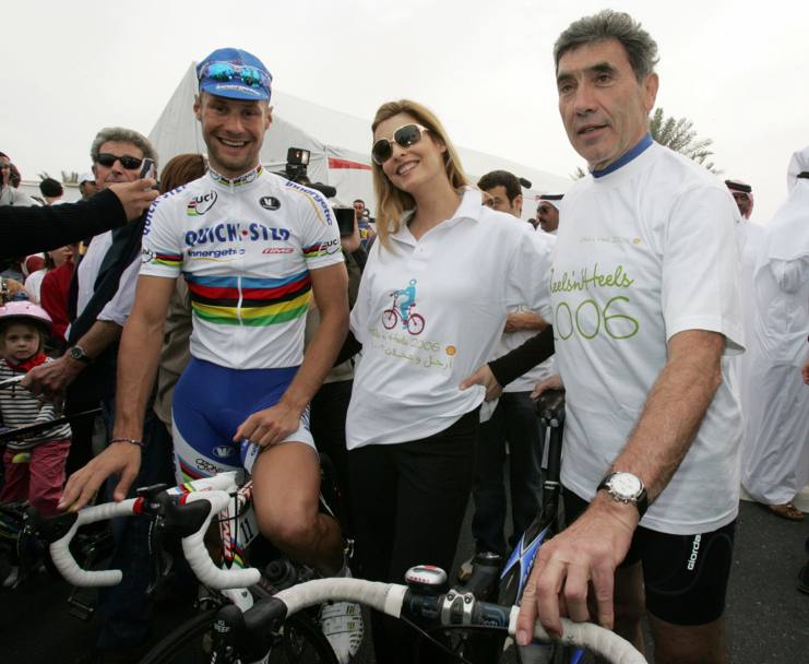 2006: Eddy con Linda Evangelista e il campione del mondo Tom Boonen in occasione di un evento benefico in Qatar (Reuters)